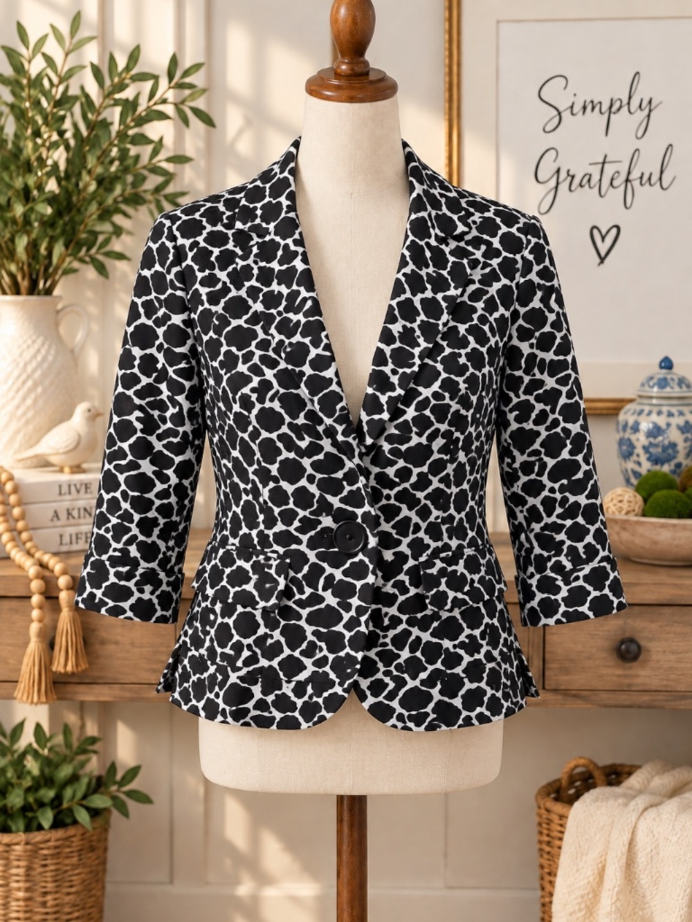 Kasper 10P Black White Print Flounce Hem Blazer Jacket Petite